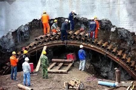 米脂隧道钢花管支护案例